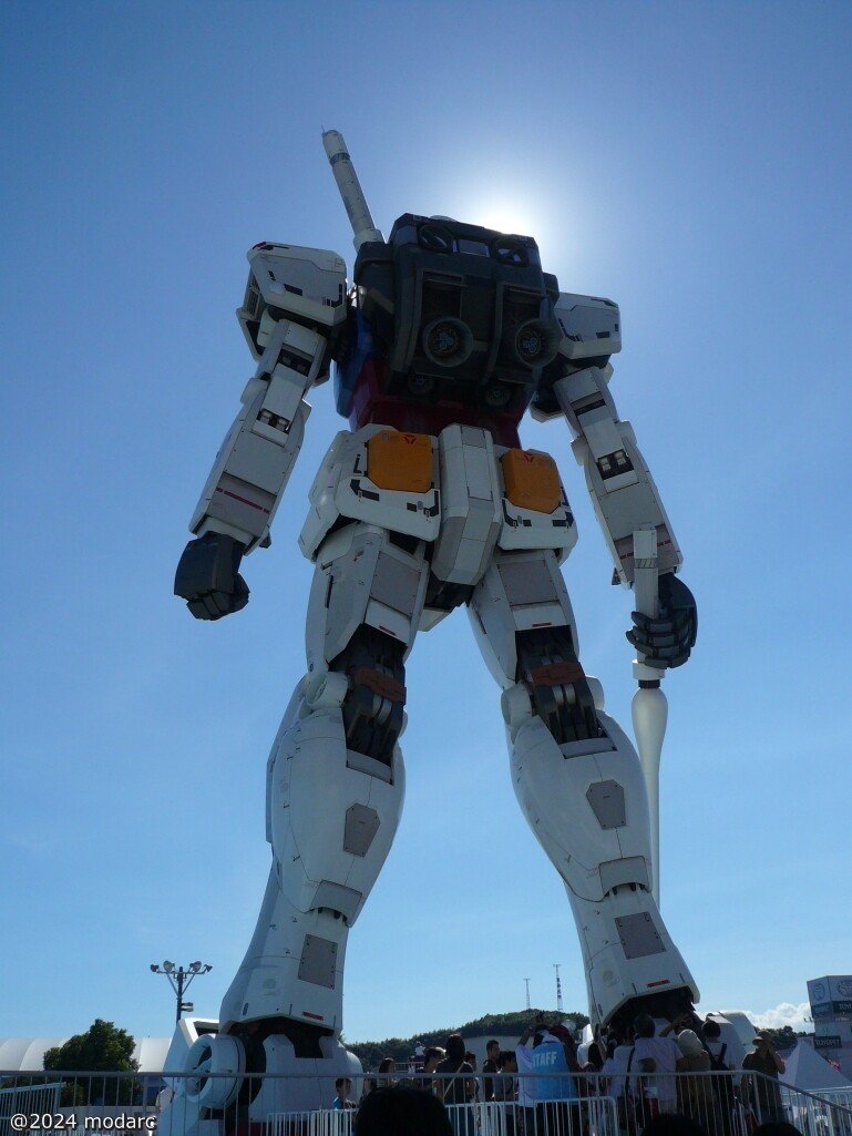 I'll put up a photo of the Gundam that was in a non-Odaiba location, just to be abrupt.