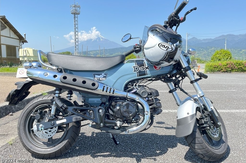 バイクの色と空の色